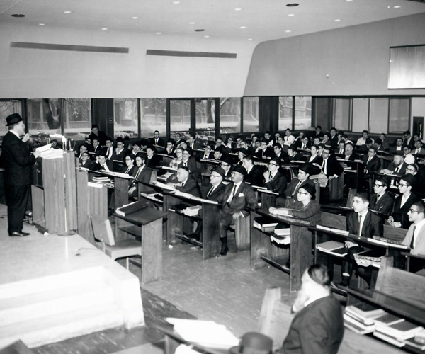 Lecture in the Bais Medrash Rav Pam by His Seat Center Bais Medrash